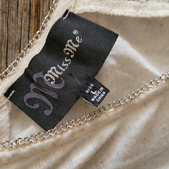 Miss Me cream LG lace sheer back top.  Chain neck, sheer over top sides/back - Picture 4 of 9